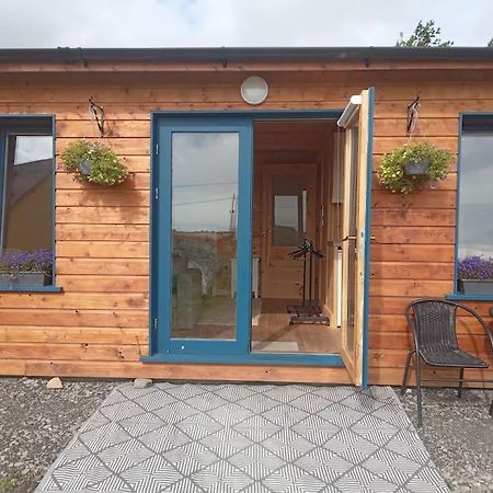 Ceaser'S Cabin Is A Cosy 1 Bedroom Cabin Лехінч Екстер'єр фото