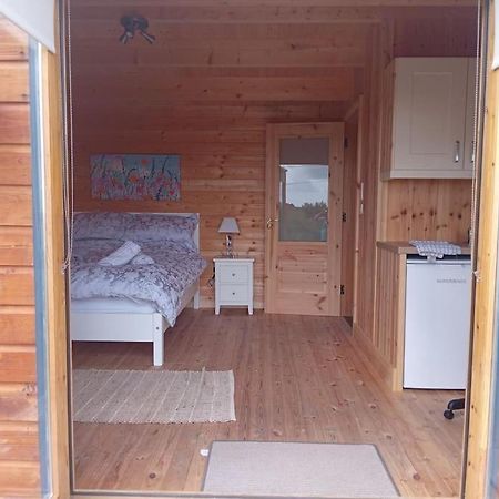 Ceaser'S Cabin Is A Cosy 1 Bedroom Cabin Лехінч Екстер'єр фото