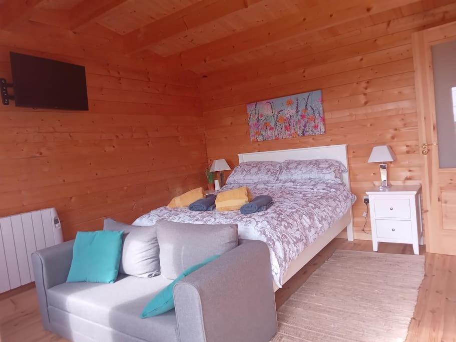 Ceaser'S Cabin Is A Cosy 1 Bedroom Cabin Лехінч Екстер'єр фото